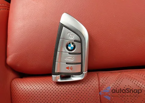 2025 BMW M8 Gran Coupe Competition z USA, uszkodzony, nr VIN WBSGV0C06SCU79322